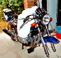 Toute neuve et dj dmonte. Une moto qui donne envie de mcaniquer.